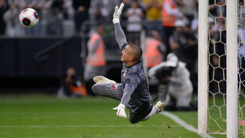 Jefferson Paulino, 31 anos - Posição: goleiro - Clube: Ituano - Contrato até: novembro de 2023 / Foi um dos principais responsáveis pela classificação do Ituano às semifinais, após defender três cobranças, e evitou um placar mais elástico na derrota para o Palmeiras, no jogo que valia vaga na decisão do campeonato.