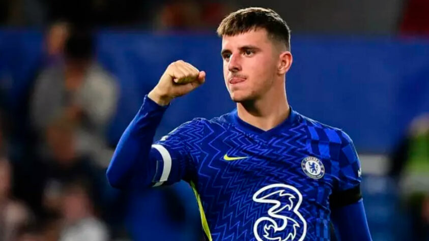 ENCAMINHADO - O meia Mason Mount utilizou suas redes sociais para de despedir do Chelsea. O inglês está acertado com o Manchester United e deve ser anunciado em breve pelos 'Diabos Vermelhos'. Se contrato com o novo clube terá duração de cinco anos e o negócio deve ser fechado em cerca de 69 milhões de euros (cerca de R$ 365 milhões na cotação atual). 