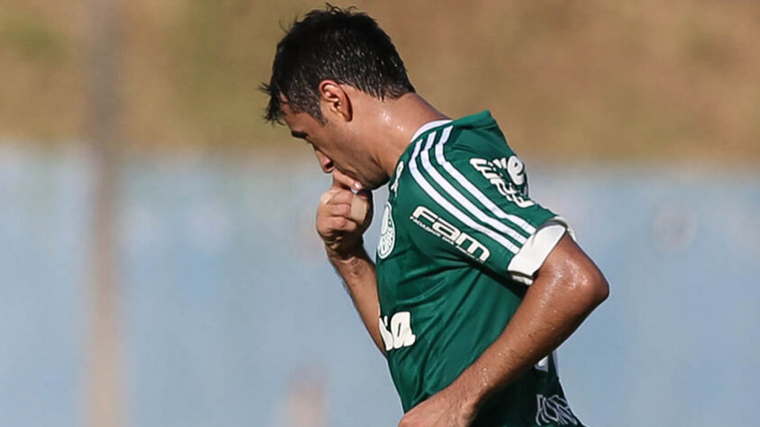 Robinho: meio-campista - 35 anos atualmente - De pênalti, o atleta foi responsável pelo único gol do Palmeiras na partida. Hoje, o jogador está no Avaí.