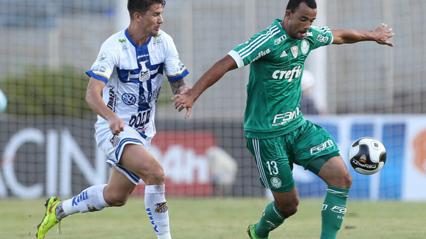 Roger Carvalho: zagueiro - 36 anos atualmente - Foi emprestado ao Palmeiras e não deixa saudade ao torcedor alviverde. Hoje, o jogador está no Tombense.