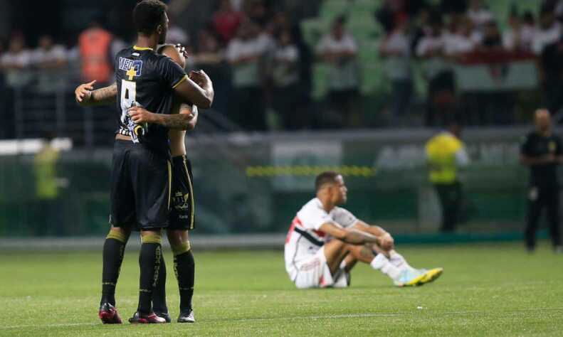 Tudo bem, o São Paulo ganhou o Campeonato Paulista de 2021. Mas é evidente que a queda nos pênaltis para o Água Santa, no Estadual deste ano, reabriu velhas feridas não cicatrizes do Tricolor. Pudera. Em dez anos completados da Sul-Americana, último título de expressão, o clube acumulou 14 eliminações. Confira a saga... (por Rafael Ribeiro)