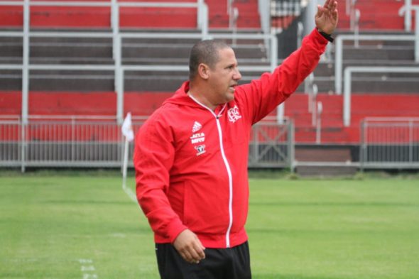 Flamengo - Mário Jorge (interino), brasileiro, 45 anos.