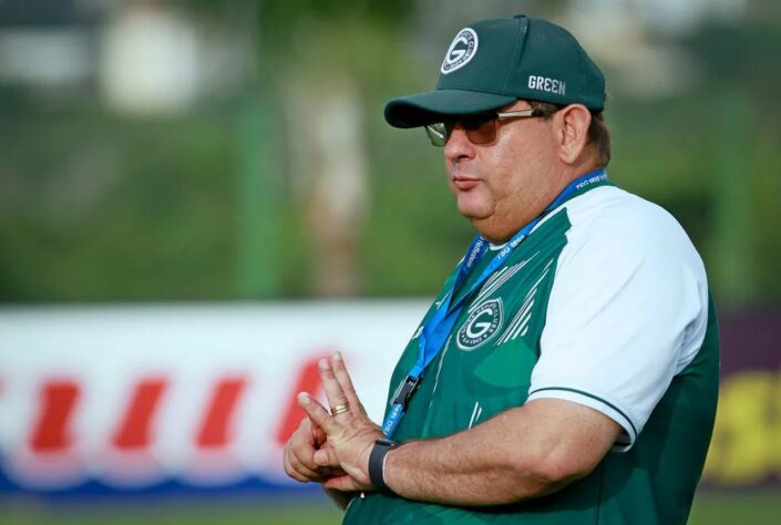 FECHADO - Um dia após ser vice no Campeonato Goiano, o Goiás comunicou a demissão do treinador Guto Ferreira e da comissão técnica. O clube agradeceu os serviços prestados e desejou sorte nos próximos desafios.