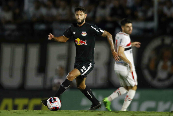 Juninho Capixaba, 25 anos - Posição: lateral-esquerdo - Clube: Bragantino - Contrato até: dezembro de 2026 / O atleta, com passagens por Bahia, Corinthians e Grêmio, foi eleito o melhor lateral-esquerdo do Paulistão. Apesar de não ter dado assistências ou ter marcado gols na competição, deu equilíbrio ao time e foi peça fundamental na execução do modelo de jogo proposto pelo técnico Pedro Caixinha. 