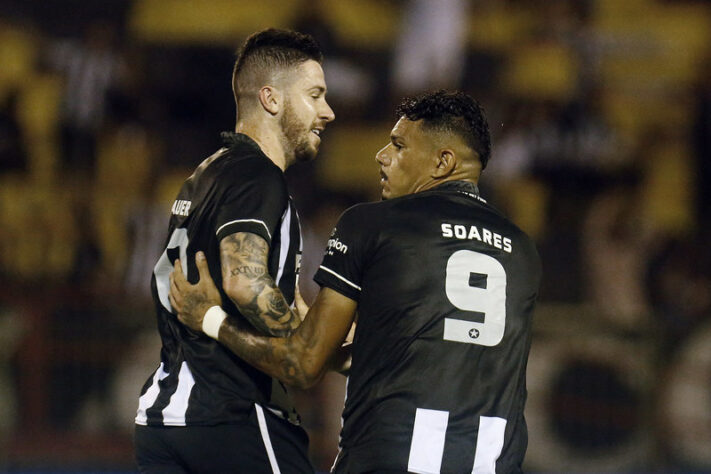 O Botafogo não teve uma grande atuação diante do Audax-RJ, no primeiro jogo da decisão da Taça Rio, mas reagiu nos vinte minutos finais e conseguiu a virada por 2 a 1 com gols de Tiquinho Soares e Gustavo Sauer, enquanto. Emerson Urso marcou o gol da equipe de Angra, ainda no primeiro tempo. Confira as notas dos jogadores alvinegros.