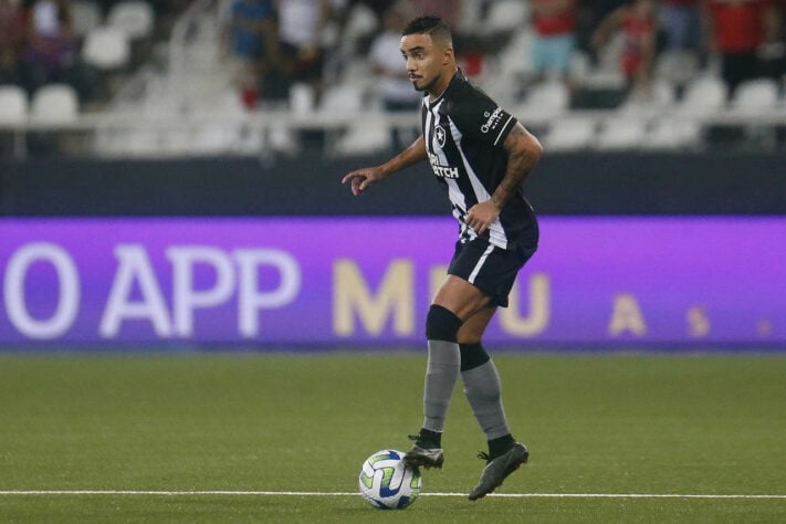 Rafael (32 anos) - Posição: lateral-direito - Clube: Botafogo