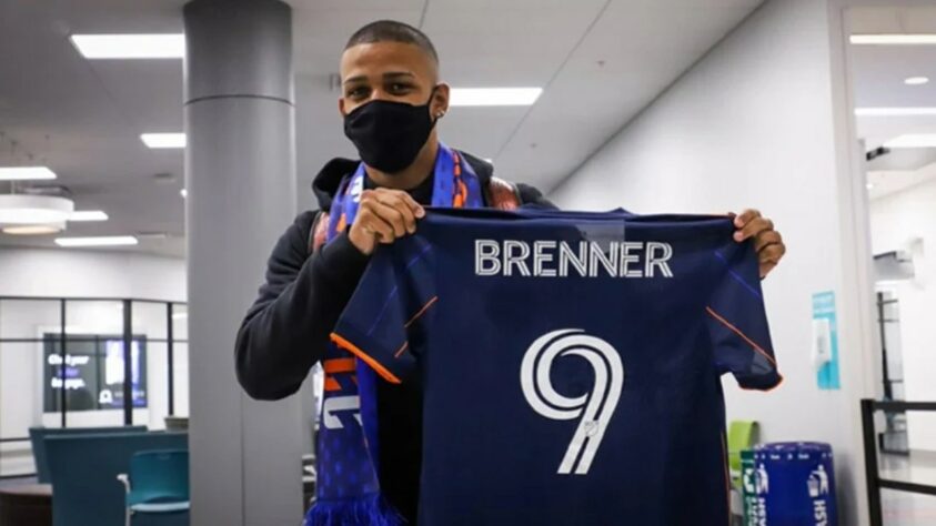 FECHADO - Formado no São Paulo e com passagem pelo Fluminense, Brenner está próximo de deixar o FC Cincinnati e jogar na Udinese. Segundo o jornalista Roger González, da "CBS", o clube italiano pagará 10 milhões de dólares (R$ 49 milhões) pelo brasileiro. O LANCE! confirmou a informação e soube que o jogador acertou a base salarial e um contrato até 2027.