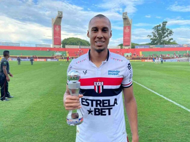 Salatiel, 30 anos - Posição: atacante - Clube: Botafogo-SP - Contrato até: novembro de 2023 / Salatiel acumula passagens por clubes tradicionais do futebol brasileiro, como Sampaio Corrêa, Náutico e Remo. No Paulistão, o jogador marcou quatro gols e deu uma assistência em nove jogos disputados.