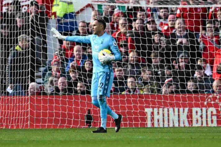 ESQUENTOU - Emprestado pelo PSG ao Nottingham Forest, o goleiro Keylor Navas ainda pensa no Paris. O costarriquenho, em entrevista à "Paramount", afirmou que se sente capaz de ganhar a Champions League pela equiepe francesa: "Quando lá estive, tivemos a oportunidade de ir à final, quando o clube nunca tinha chegado. Estou curtindo muito aqui, quando o contrato acabar, teremos que ver qual é a decisão do PSG, ver a posição que eles vão tomar para a próxima temporada.". 