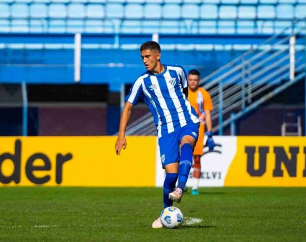 ESQUENTOU - Na busca por reforços, o São Paulo sondou o zagueiro Felipe Silva, do Avaí. Essas consultas do Tricolor foram reveladas pelo presidente do clube catarinense, Júlio Heerdt. O defensor tem apenas 21 aos e foi alçado à titularidade do Leão este ano. 