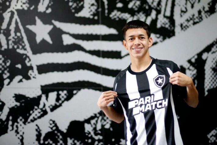 Botafogo - três contratações: Luís Segovia, zagueiro (equatoriano / estava no Independiente Del Valle-EQU, contratado a custo zero); Leonel Di Plácido, lateral-direito (argentino / estava no Lanus-ARG, contratado por empréstimo); Matías Segovia (foto), meia (paraguaio / estava no Guaraní-PAR, contratado por US$ 1,3 milhões).