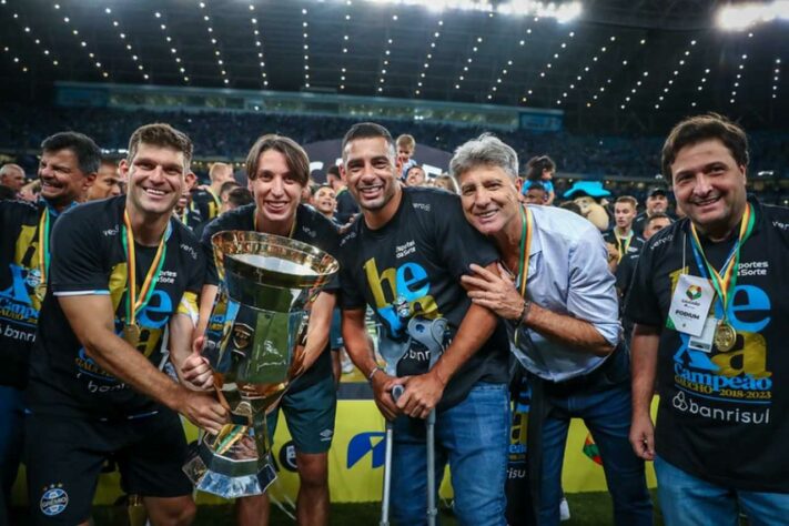 Campeonato Gaúcho: campeão - Grêmio / vice - Caxias