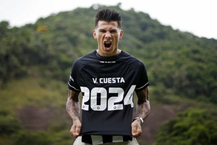 FECHADO - O Botafogo anunciou a renovação contratual do zagueiro Victor Cuesta até 2024. O argentino chegou ao clube carioca em abril de 2022 e vem sendo um dos pilares da defesa do Alvinegro ao lado de Adryelson.