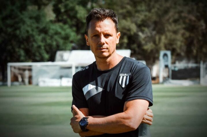 FECHADO - O Audax Italiano, clube chileno que está no grupo do Santos na Copa Sul-Americana, fechou com um novo treinador para a sequência da temporada. De acordo com o jornalista Cesar Luís Merlo, especializado em negociações do futebol na América do Sul, o nome escolhido foi Luca Marcogiuseppe, argentino que já trabalhou no Chile comandando o Union La Calera. 