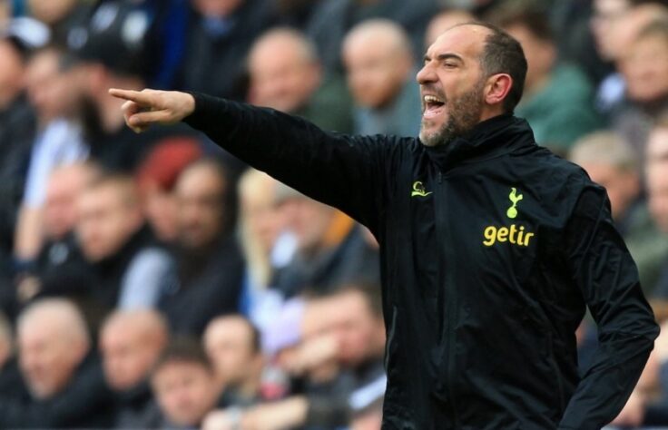 FECHADO - O presidente do Tottenham, Daniel Levy, anunciou a demissão do técnico interino Cristian Stellini, um dia depois da goleada sofrida para o Newcastle por 6 a 1, na Premier League. Stellini havia assumido a frente da equipe após a queda de Antonio Conte.