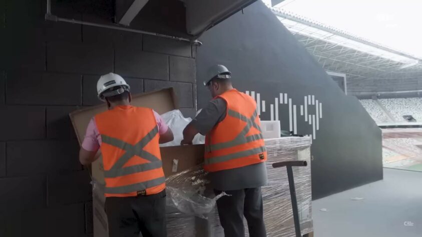 O estádio contará com dois telões de LED com 144m² cada. 