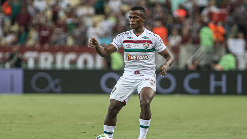 O Fluminense venceu o Paysandu por 3 a 0, no Maracanã, e encaminhou a vaga para as oitavas de final da Copa do Brasil. O Tricolor teve excelente atuação coletiva, liderado pela dupla de zaga e o colombiano Jhon Árias. Veja as notas! (Por: Guilherme Xavier)