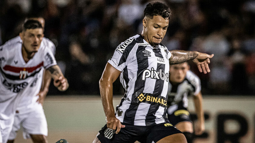 O Santos venceu o Botafogo-SP por 2 a 0 na partida de ida da terceira fase da Copa do Brasil. Lucas Lima marcou seu primeiro gol no retorno ao Santos e foi o destaque em atuação irregular do Santos. Veja as notas do LANCE!.