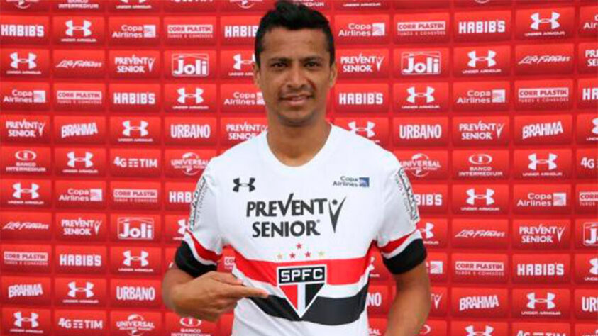 Cícero (meia) - 38 anos atualmente - Embora tenha participado apenas de uma partida na campanha do título da Sul-Americana 2012, o jogador teve um papel importante nos próximos anos do Tricolor. Ainda teve passagens por grandes clubes do futebol brasileiro como Grêmio, Fluminense e Botafogo. O ex-jogador já pendurou as chuteiras.