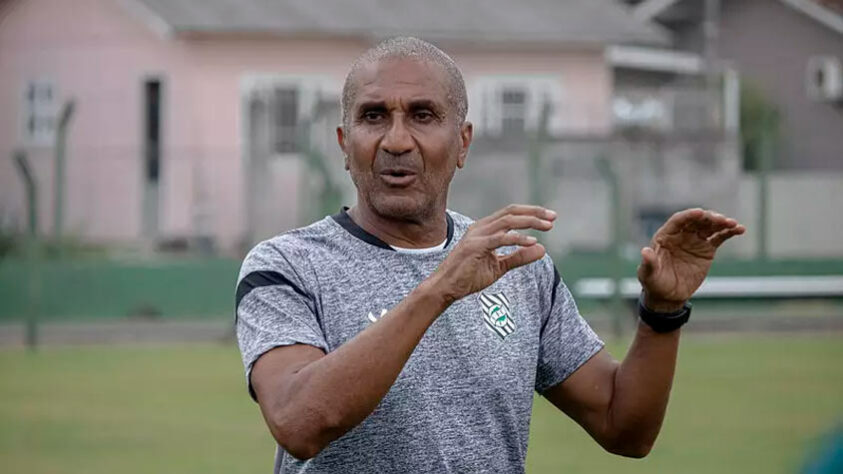 Cristóvão Borges: Em sua primeira aventura como técnico profissional (após anos como auxiliar), bateu na trave e ficou com o vice do Brasileirão em 2011, quando assumiu o Vasco no lugar de Ricardo Gomes, que sofreu um grave AVC hemorrágico durante clássico com o Flamengo. Atualmente, aos 63 anos, o treinador está sem clube desde que deixou o Figueirense em março deste ano.