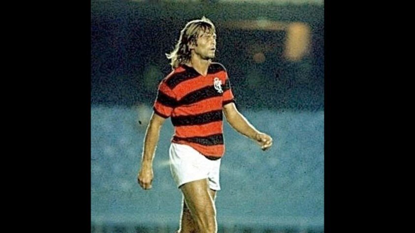 Maior artilheiro estrangeiro do Flamengo é o argentino Doval, que marcou 95 gols pelo Rubro-Negro. Ficou no time carioca de 1969 a 1975. 