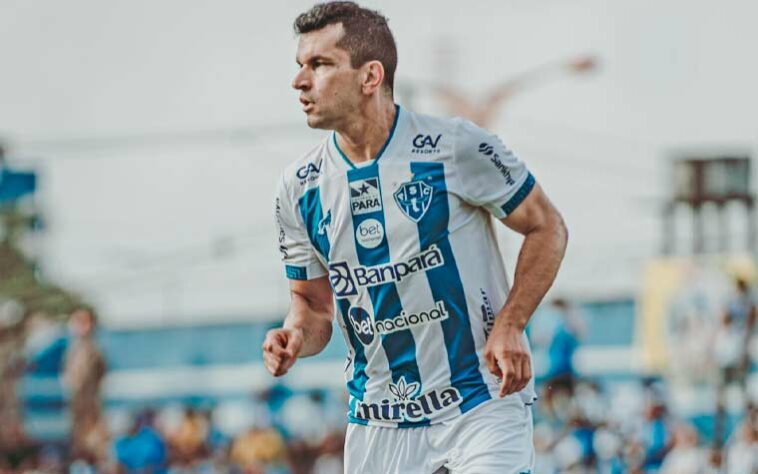 Eltinho (35 anos) – lateral-esquerdo / Time: Paysandu-PA – Já defendeu o Coritiba e o Flamengo. Foi contratado pelo Paysandu-PA após deixar o Londrina-PR em 1 de janeiro.