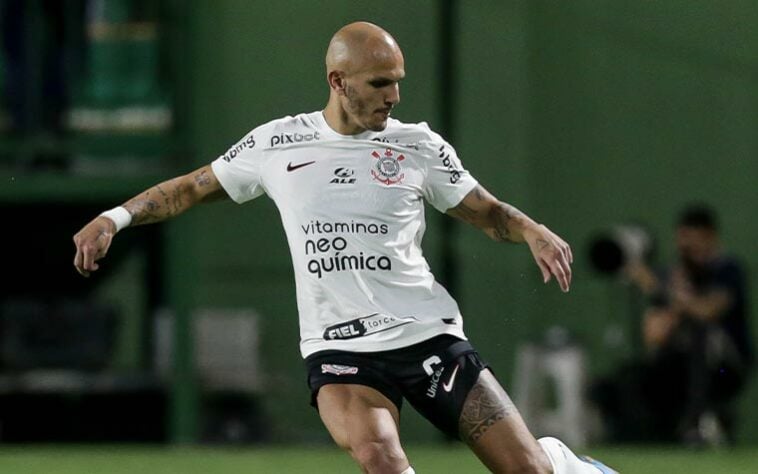 Fábio Santos (37 anos) - Posição: lateral-esquerdo - Clube: Corinthians