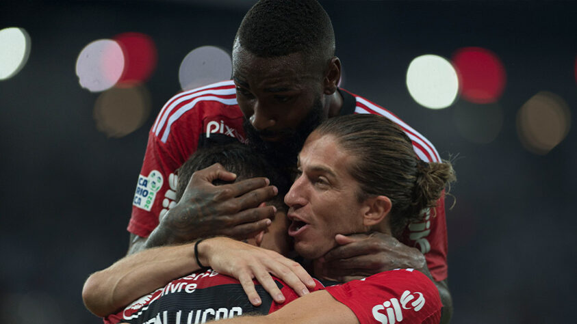 O Flamengo iniciou a final do Campeonato Carioca com uma estratégia bem definida. E a marcação pressão teve pouco efeito ao longo do jogo, mas, individualmente, o Rubro-Negro praticamente não errou, e contou com noites inspiradas. Principalmente de Pedro e, de modo soberano, Ayrton Lucas (Por Felippe Rocha)