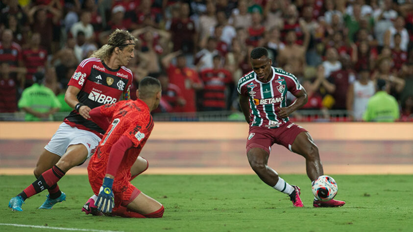 O Fluminense perdeu para o Flamengo por 2 a 0, no primeiro jogo da decisão do Campeonato Carioca. Confira as notas dos jogadores. 