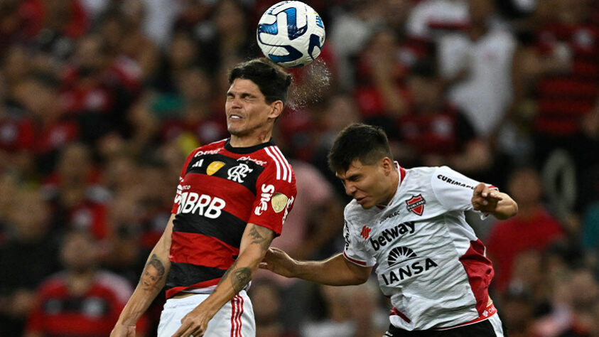 ÑUBLENSE - A fragilidade da equipe chilena impressiona, não conseguiu sequer levar perigo ao gol de Santos. O destaque vai para a simpática torcida, que veio em bom número ao Maracanã. 