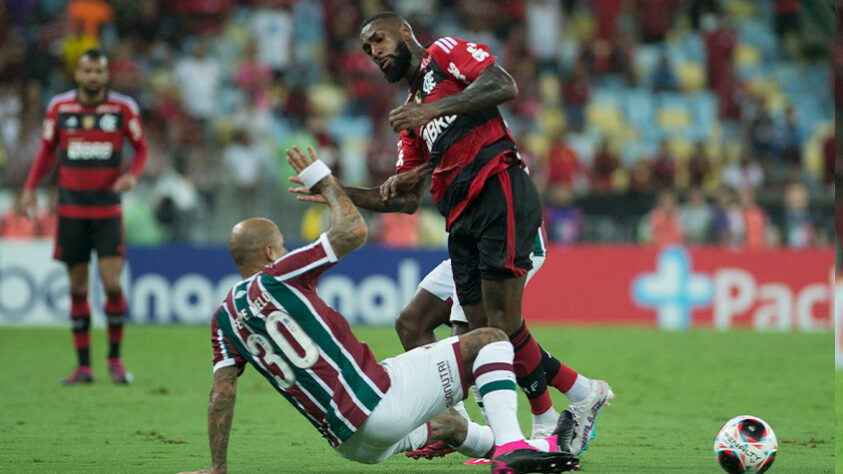 Aos 17 minutos do segundo tempo, após ótima partida, Felipe Melo saiu para entrada de Vitor Mendes.