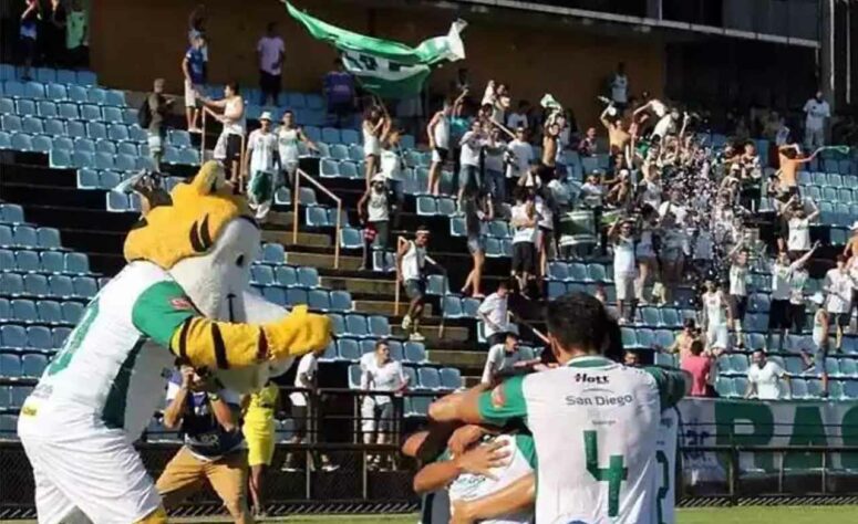 Ipatinga: ficou sem divisão em 2014. Atualmente disputa a primeira divisão do Campeonato Mineiro.