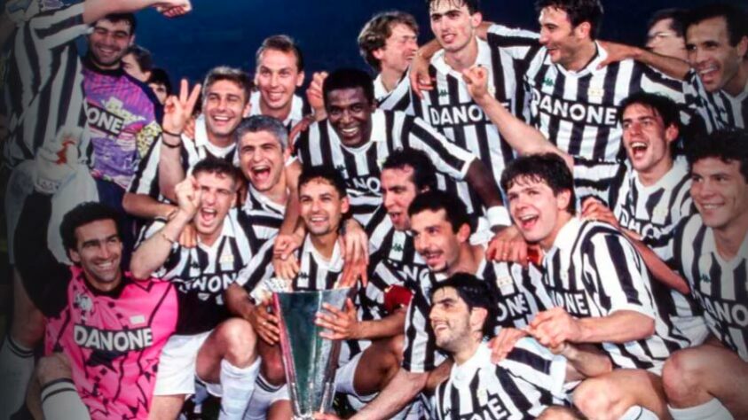 Juventus (Itália): três títulos conquistados, em 1976/1977, 1989/1990 e 1992/1993. 