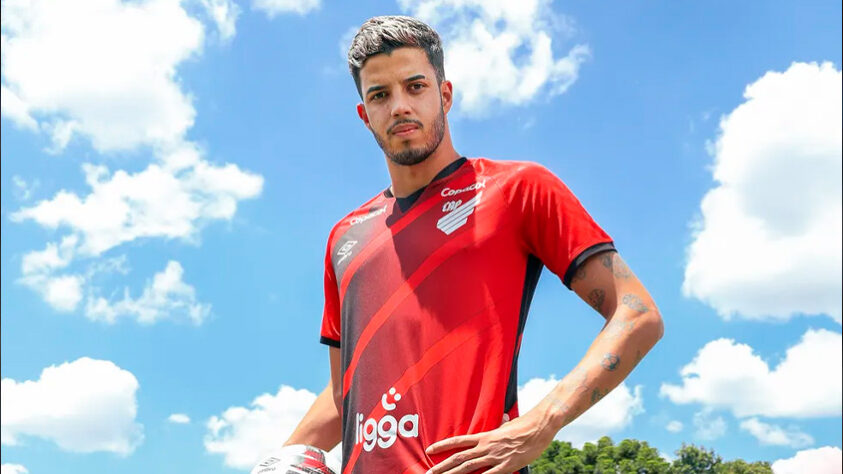 Athletico-PR - três contratações: Kaique Rocha (foto), zagueiro (brasileiro / estava na Sampdoria-ITA, contratado a custo zero); Thiago Andrade, atacante (brasileiro / estava no New York City-EUA, contratado por empréstimo); Luciano Arragada, atacante (chileno / estava no Colo-Colo-CHI, contratado a custo zero).