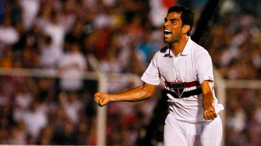 Maicon (volante) - 37 anos atualmente - Embora tenha sido reserva na campanha do título da Sul-Americana 2012, o volante atuava com frequência na equipe. Saiu do São Paulo e se tornou ídolo do Grêmio. No fim de 2022 anunciou sua aposentadoria dos gramados.