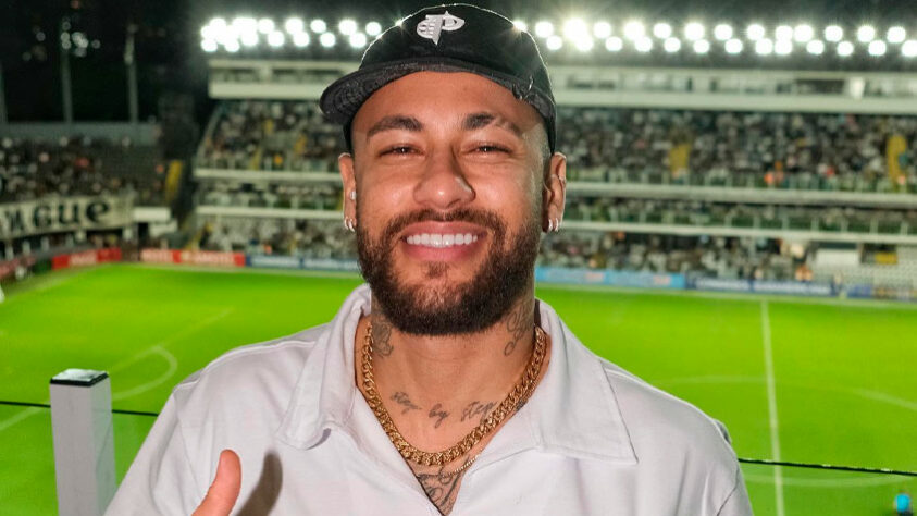 Neymar - Ainda com futuro indefinido no PSG, o craque brasileiro também está na mira do futebol saudita. O clube que estaria disposto a investir na contratação do atacante seria o Al-Ittihad, clube que já contratou nomes como Benzema e Kanté.
