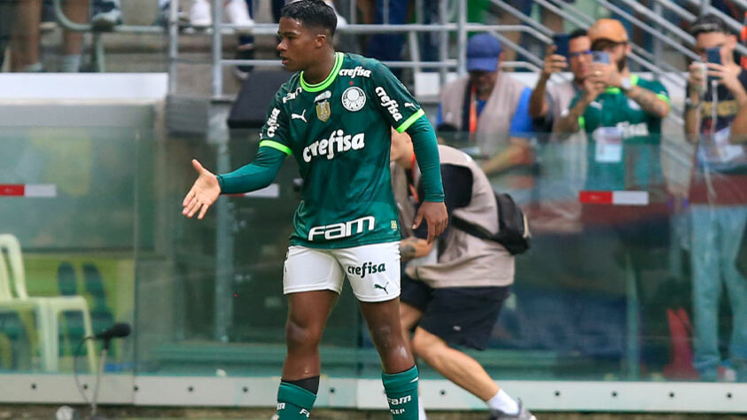 2º lugar: Endrick (atacante) - Vendido pelo Palmeiras para o Real Madrid (ESP) em 2022 - Valor: 60 milhões de euros. O jogador defenderá o clube espanhol quando completar 18 anos, ou seja, em julho de 2024