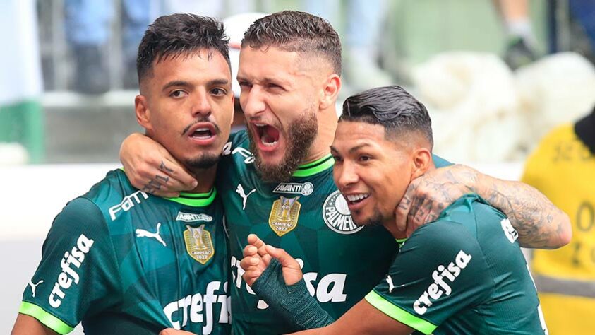 A equipe do Água Santa tinha dificuldades para sair jogando devido a forte pressão palmeirense no campo de ataque.