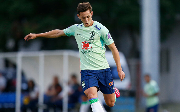 Patryck, 20 anos - Lateral-esquerdo - São Paulo / Patryck foi convocado inicialmente para os amistosos de abril, mas o São Paulo pediu sua liberação e o jogador acabou atendido. Recentemente, o lateral-esquerdo atuou como titular na estreia de Dorival Júnior pelo São Paulo, o que poderia dificultar sua participação no Mundial caso o técnico queira dar sequência ao jovem na lateral do Tricolor. 