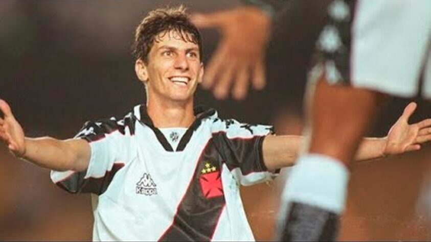 Pedrinho (centrocampista) - retirado a los 32 años. 