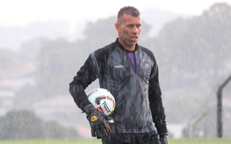 Rafael Santos (34 anos) – goleiro / Time: Operário-PR – Já defendeu o Corinthians. Foi contratado pelo Operário-PR após deixar a Tombense-MG em 1 de janeiro.