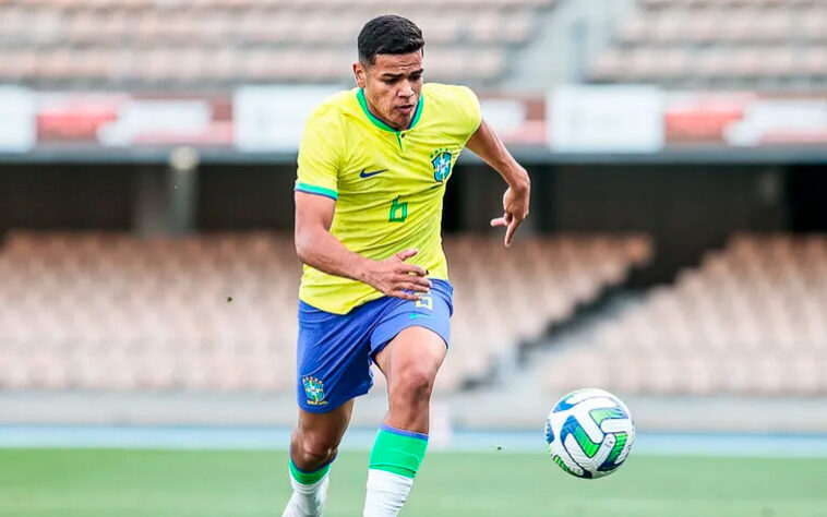 Rikelme, 19 anos - Lateral-esquerdo - Cuiabá / Mais um jogador que entrou na lista de Ramon após os vetos de clubes na última convocação. Pode ganhar espaço na equipe caso Kaiki não seja liberado pelo Cruzeiro. 