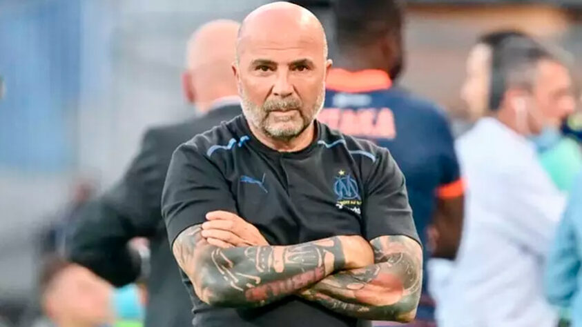 No entanto, Sampaoli ficou apenas quatro meses no cargo de treinador do Olympique de Marselha e deixou o clube no dia 1º de julho, após insatisfação com a postura do clube na janela de transferências.