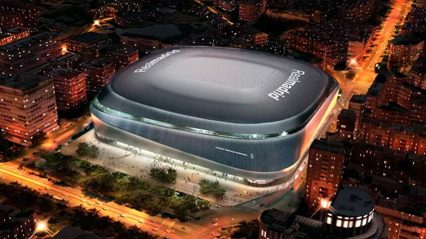 Real Madrid - O novo Santiago Bernabéu, em reforma desde 2019, não paralisou totalmente suas atividades para construir seu novo complexo. Prometendo ser extremamente tecnológico, o novo espaço estará preparado para receber eventos de outras modalidades, como basquete e tênis.