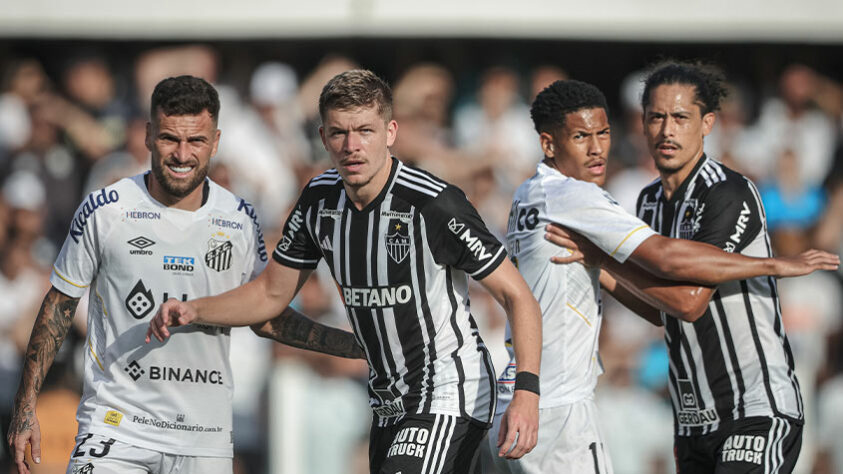 Atlético-MG - SOBE: jogadas pelos lados - O time de Coudet botou bastante pressão no Santos, especialmente no segundo tempo, a partir de jogadas pelas laterais. / DESCE: repertório limitado - A maioria das chances de ataque vieram a partir de jogadas individuais de Patrick. Parecia que era o único jogador em campo. Time limitado taticamente. 