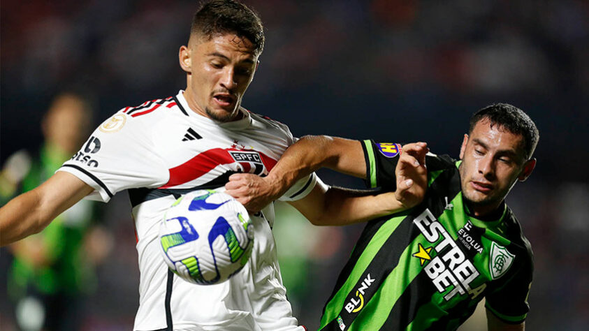 América-MG: SOBE - Segundo tempo: Mancini soube ler as fragilidades do São Paulo pelas pontas e orientou o time para o segundo tempo. / DESCE - Finalização: mesmo com a grande atuação de Rafael, o time perdeu muitas chances de gol e poderia sair do Morumbi com um resultado melhor. 