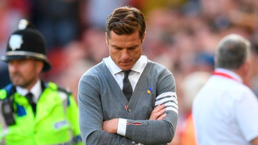 Scott Parker foi o primeiro técnico a ser demitido na atual temporada da Premier League. O treinador ficou no Bournemouth por 425 dias, comandando 55 partidas.