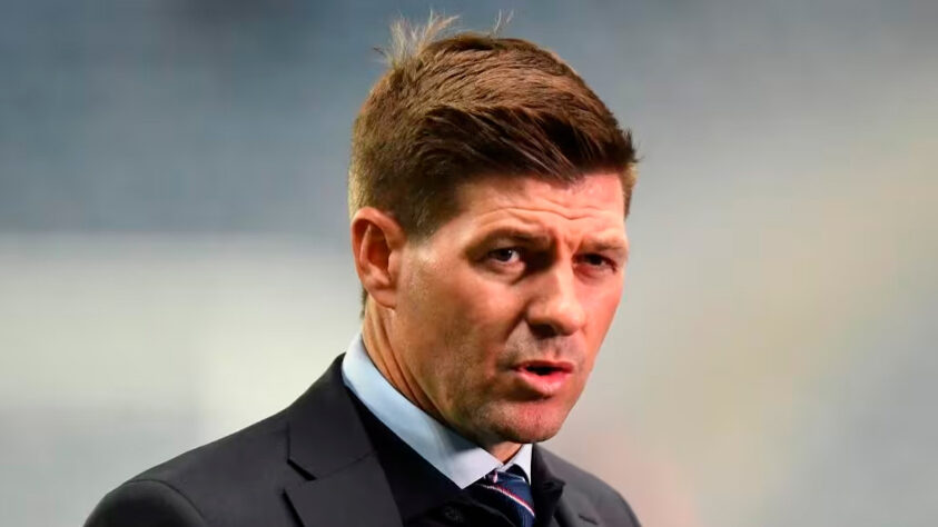 Steve Gerrard - Lenda do Liverpool, o treinador está sem clube desde que deixou o Aston Villa e aparece como principal alvo do Al-Ettifaq para comandar a equipe na próxima temporada.
