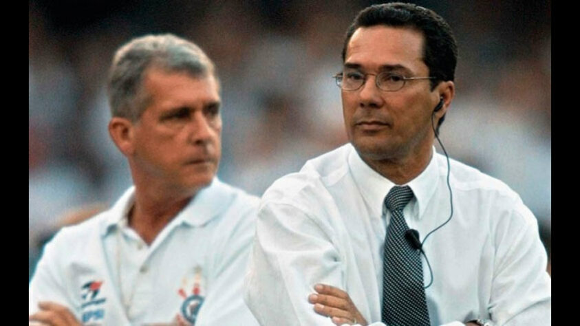 Em 1998, Luxemburgo chegou ao Corinthians após deixar o Santos, clube que ficou por uma temporada. 