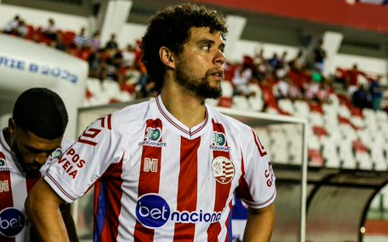 Victor Ferraz (35 anos) – lateral-direito / Time: Náutico-PE – Já defendeu o Santos e o Grêmio. Foi contratado pelo Náutico-PE após deixar o Grêmio em 12 de abril de 2022. 